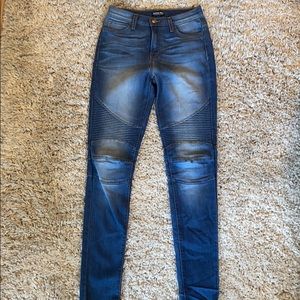 Women’s motto Jean